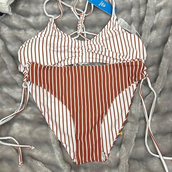 Cupshe Two pieces Swimsuit Size M - Picture 3 of 3